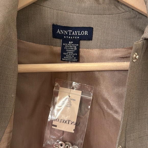 Vintage Ann Taylor suit circa 1990’s excellent condition. Jacket new - Picture 2 of 10